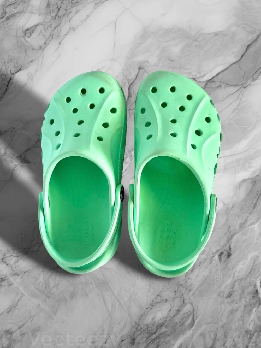 Crocs Classic Clog Mint Green Youth J2 Good Used Condition 🐊